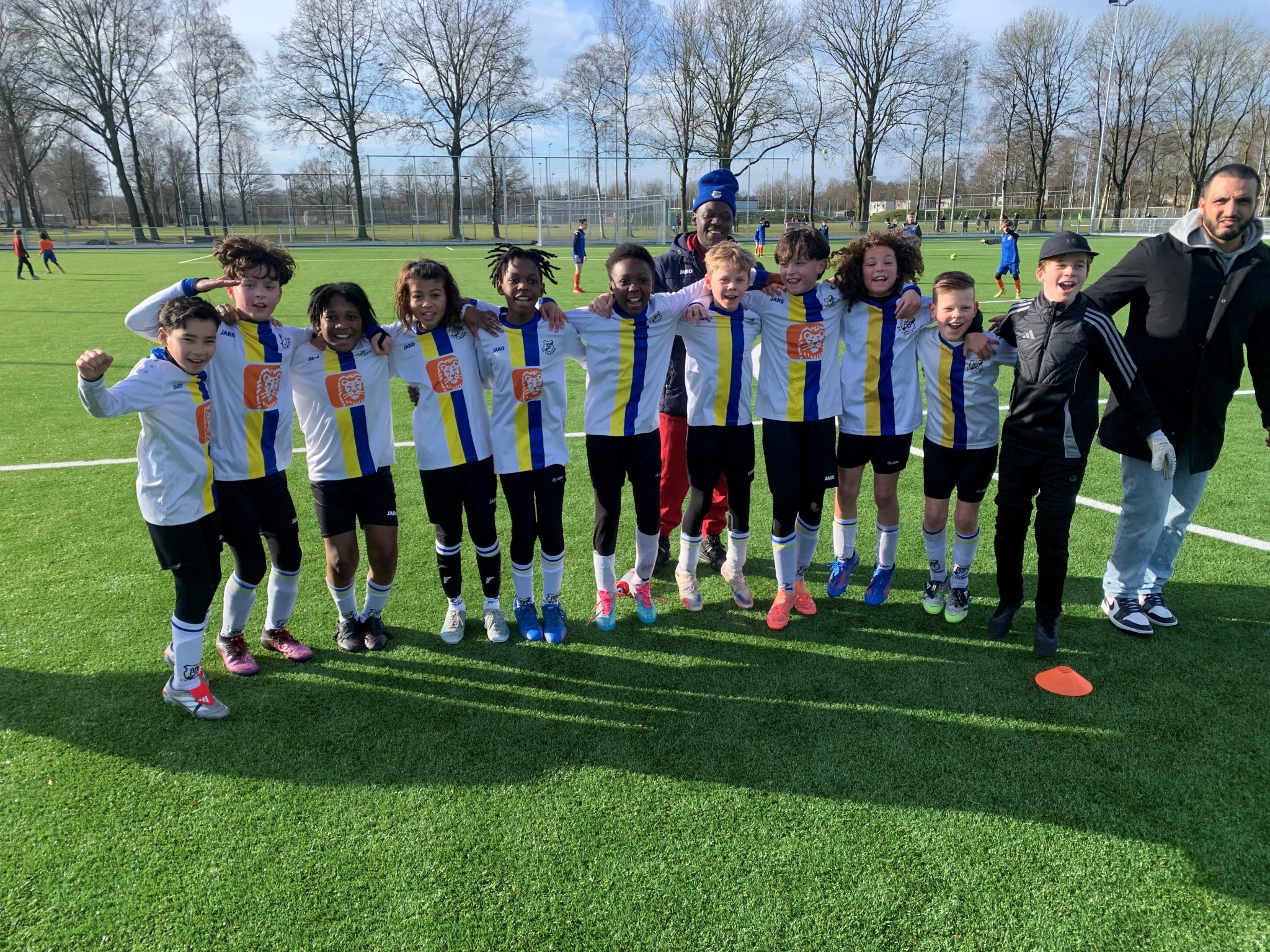 “Eén Team, Eén Plan: FC Tilburg JO11-1 Pakt de Punten”