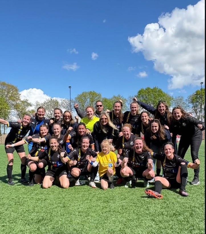 Vrouwen 1 boekt belangrijke zege op RKHBS en houdt hoop levend