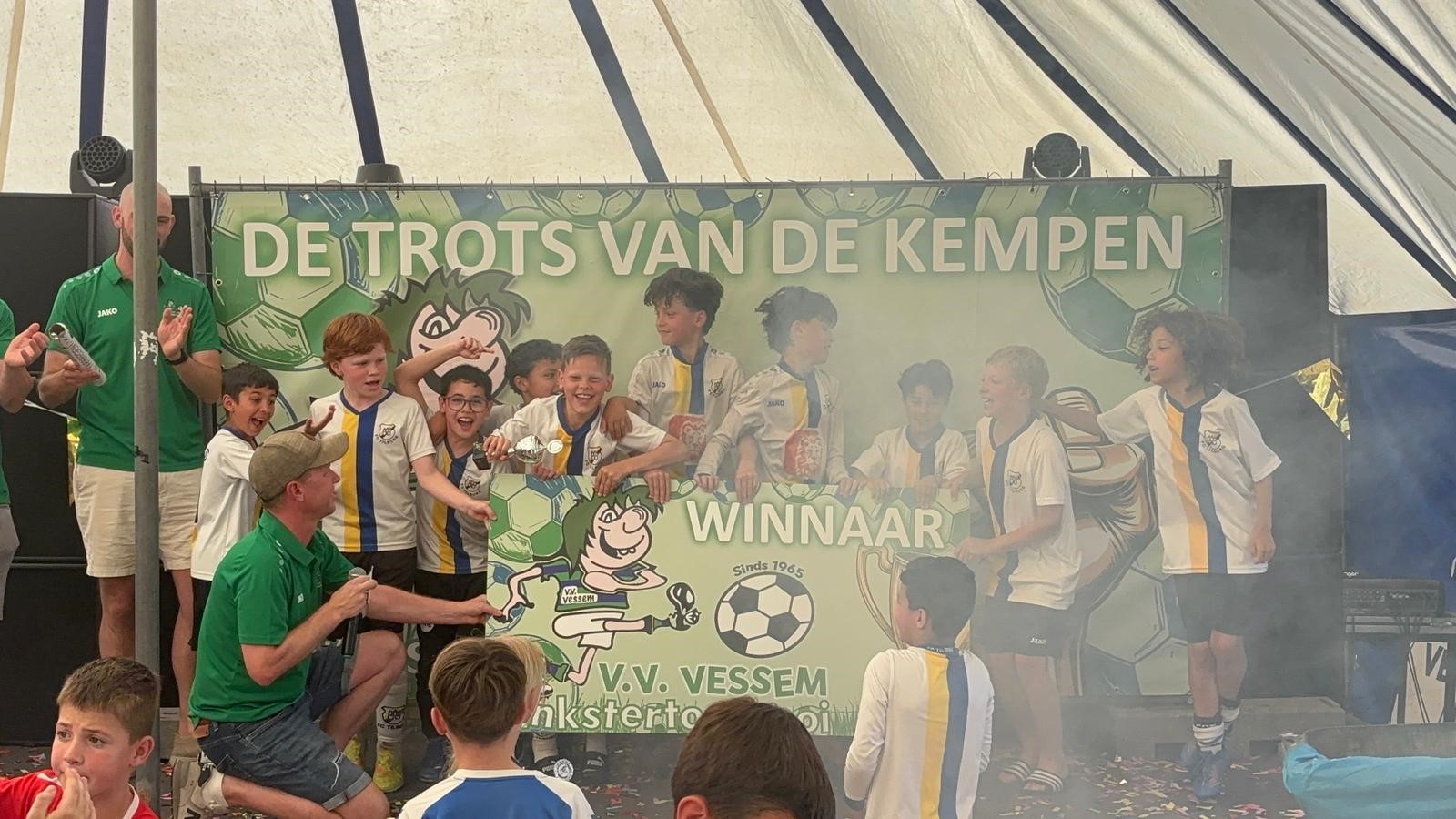 JO10-1 wint Pinkstertoernooi Vessem 2026!