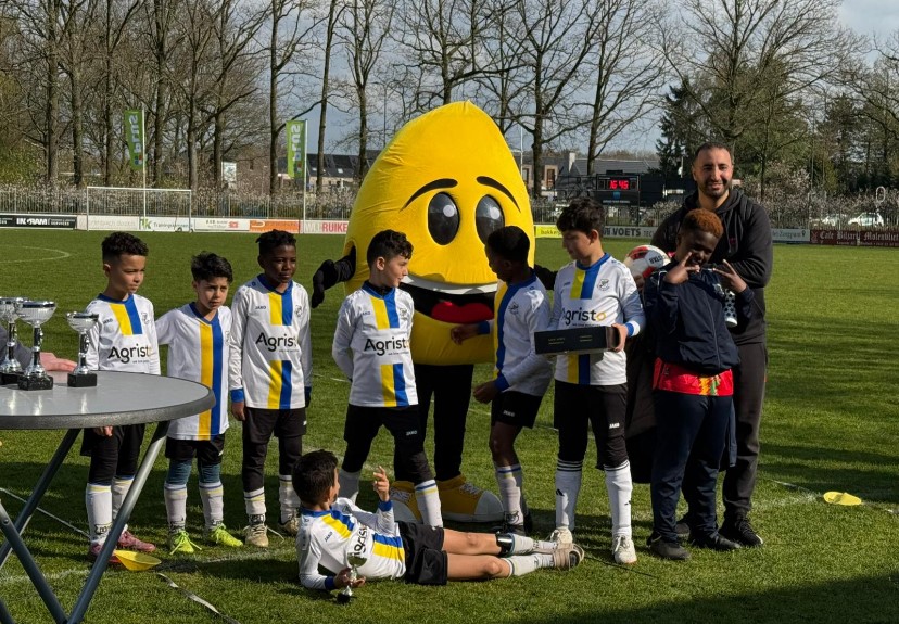 JO10-2 geniet en groeit tijdens toernooi in Baardwijk