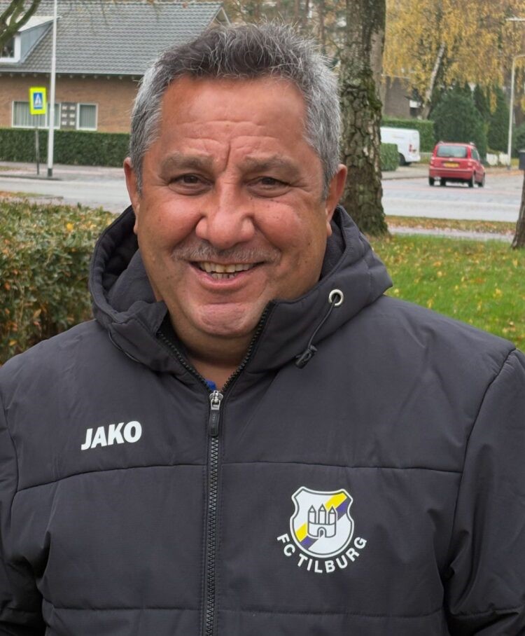 Mustafa Demirtas stopt als hoofdtrainer van FC Tilburg VR1